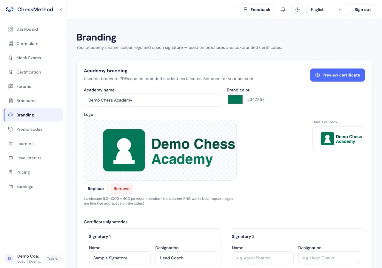 El cuadro de vista previa del certificado con un certificado de muestra que incluye el logo de la academia y un firmante
