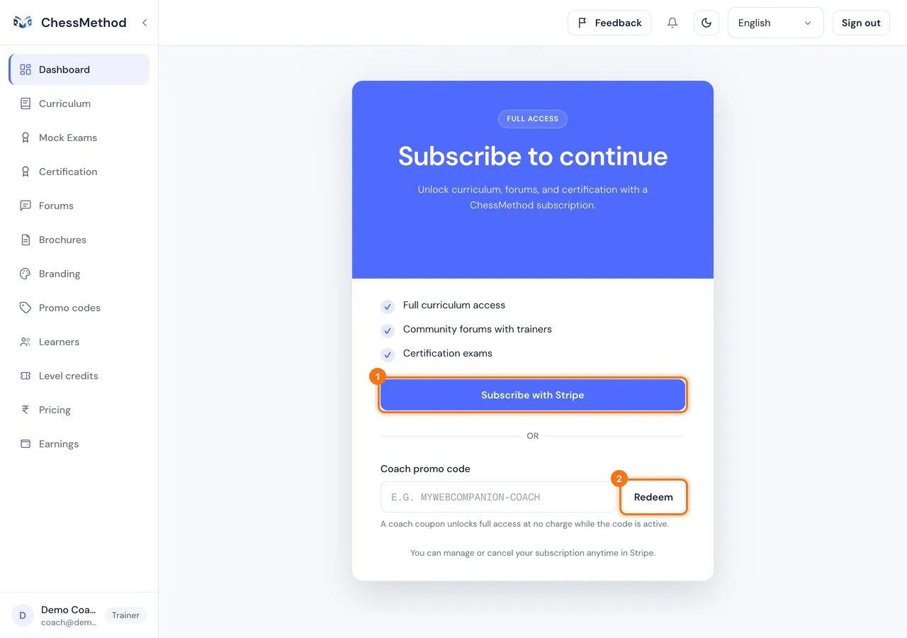 La pantalla Suscríbete para continuar con el botón Suscribirse con Stripe y el campo Código promocional de entrenador resaltados